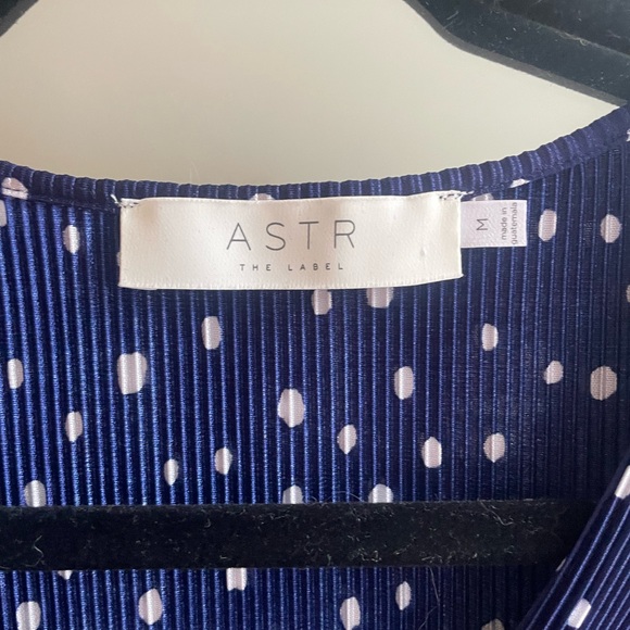 ASTR The Label Pleated Short Sleeve V Neck Blouse Top - Picture 2 of 3